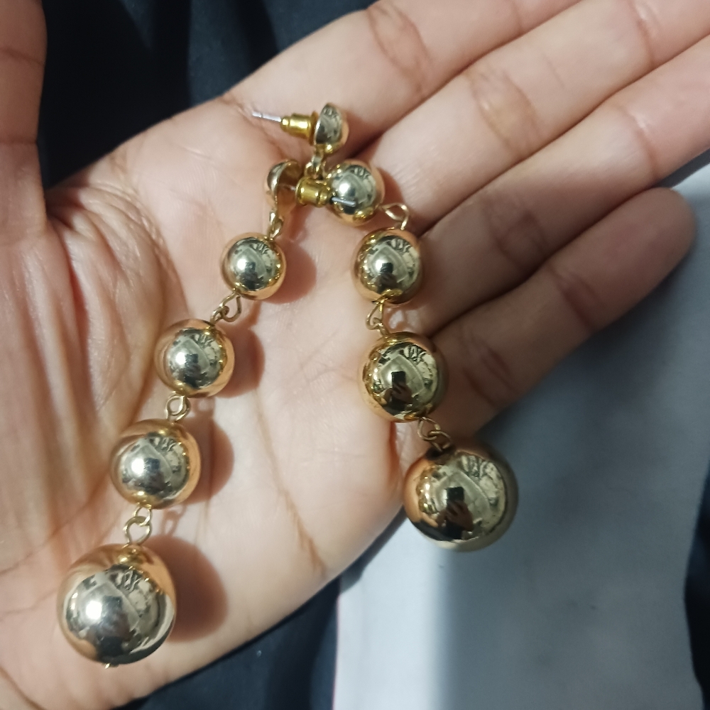 NEW Women Fashion gold balls long earrings - Picture 3 of 4